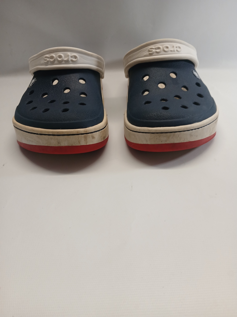 CROCS Navy and White Clog with Red Sole - Picture 3 of 14